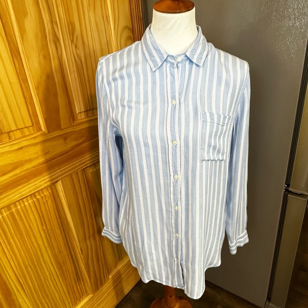 Banana Republic Light Blue & White Striped Button-Down Shirt Size Medium